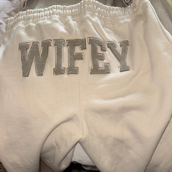 Six stories Wifey Sweatpants tan - Picture 1 of 1
